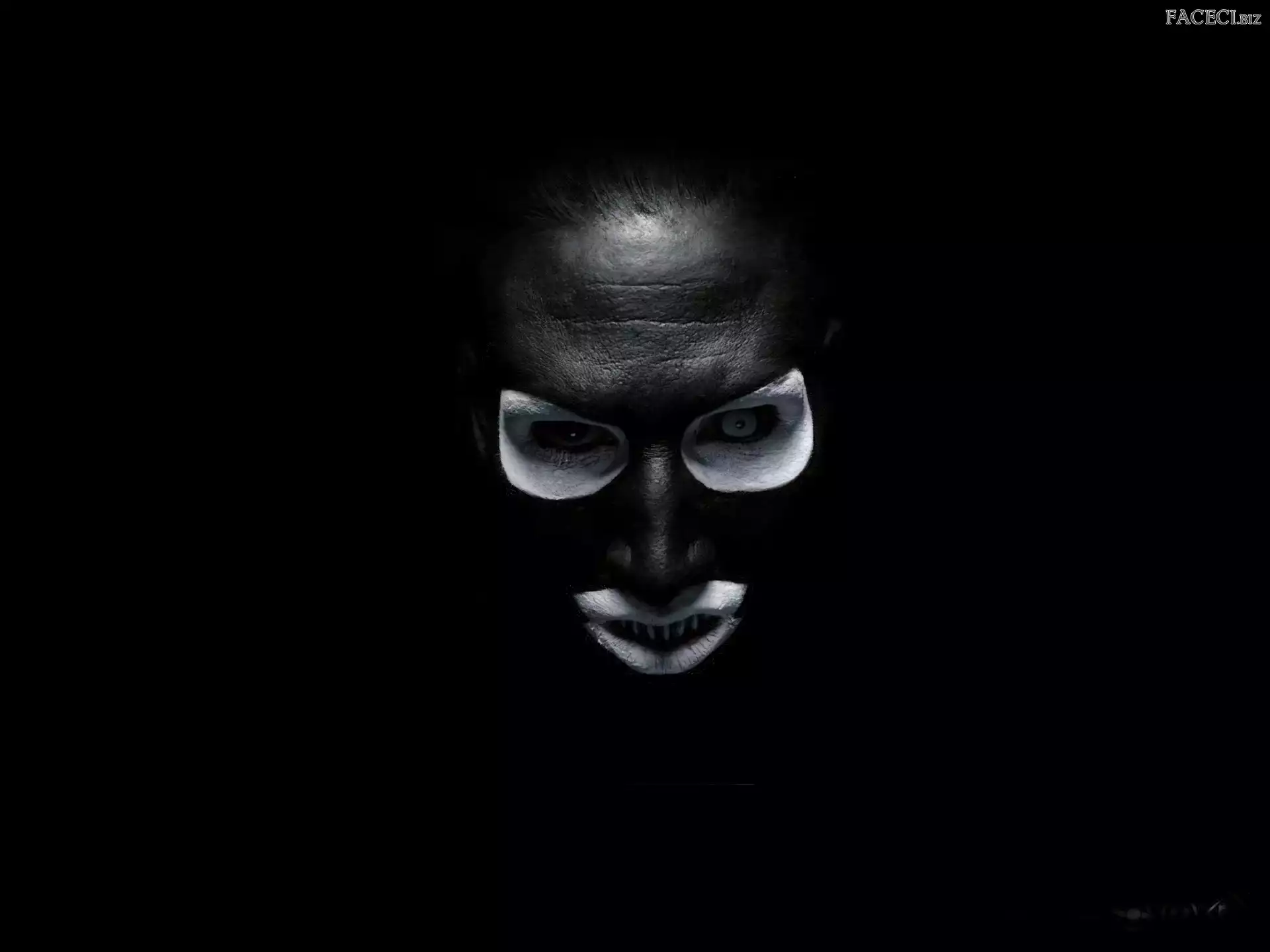 Twarz, Marilyn Manson, Czarna